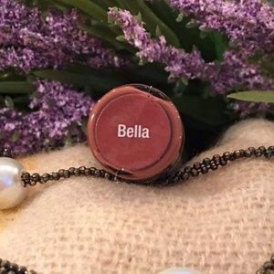 Bella Lipsense